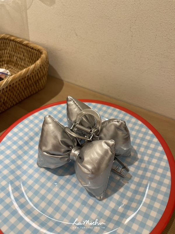 銀色胖胖蝴蝶結鯊魚夾